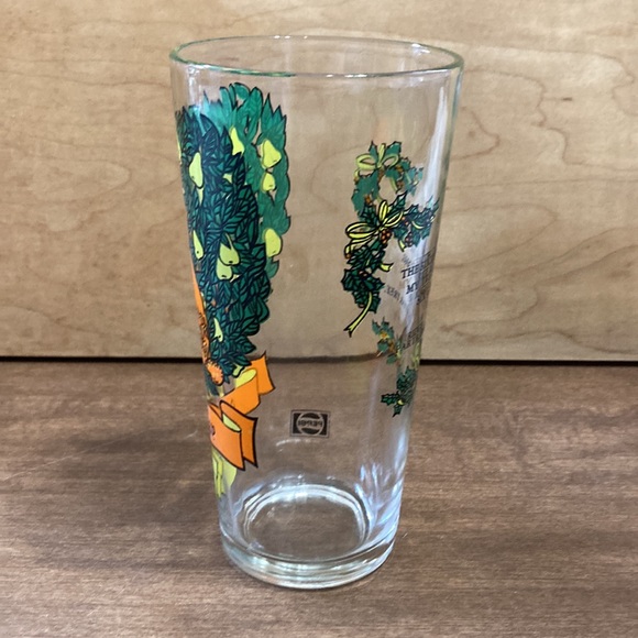 Pepsi Christmas glass sixth day of Christmas. - Picture 4 of 5